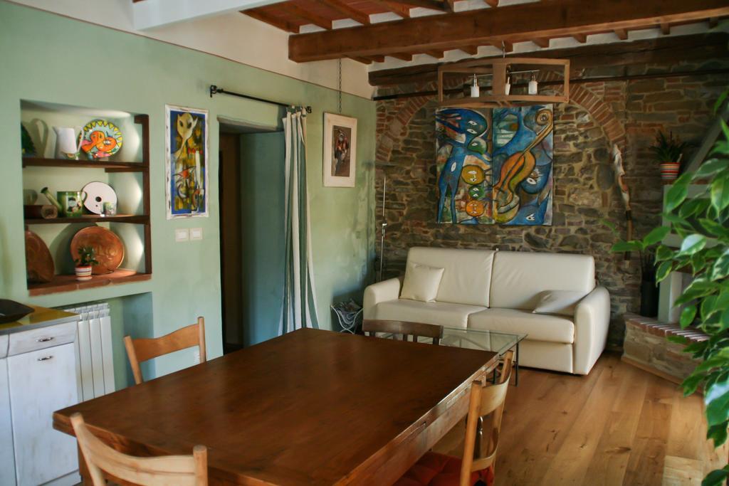 Residenza Fra Le Torri - Charme & Art Gallery Home อาเรซโซ ห้อง รูปภาพ